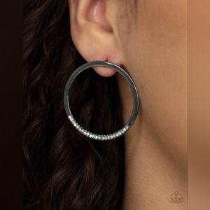 Circle post earrings
